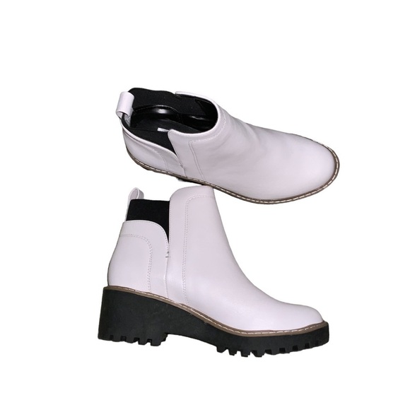 DV by Dolce Vita 🆕 Rielle Lug Wedge Bootie White - Picture 5 of 8